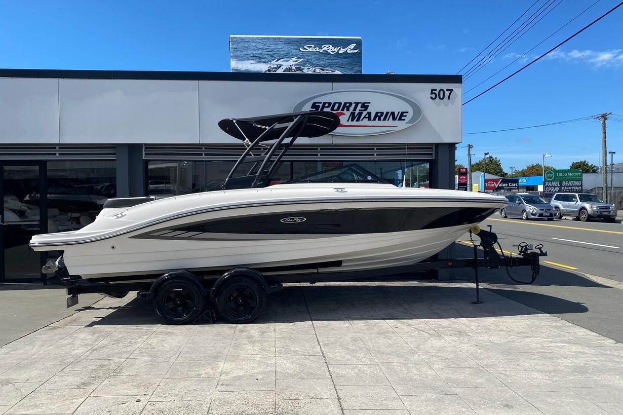 Sea Ray SPX 210