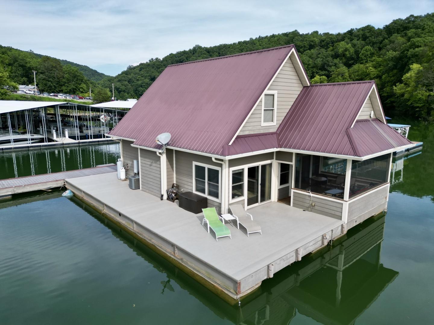 2010 Custom Floating Cabin - Approx 1340sqft