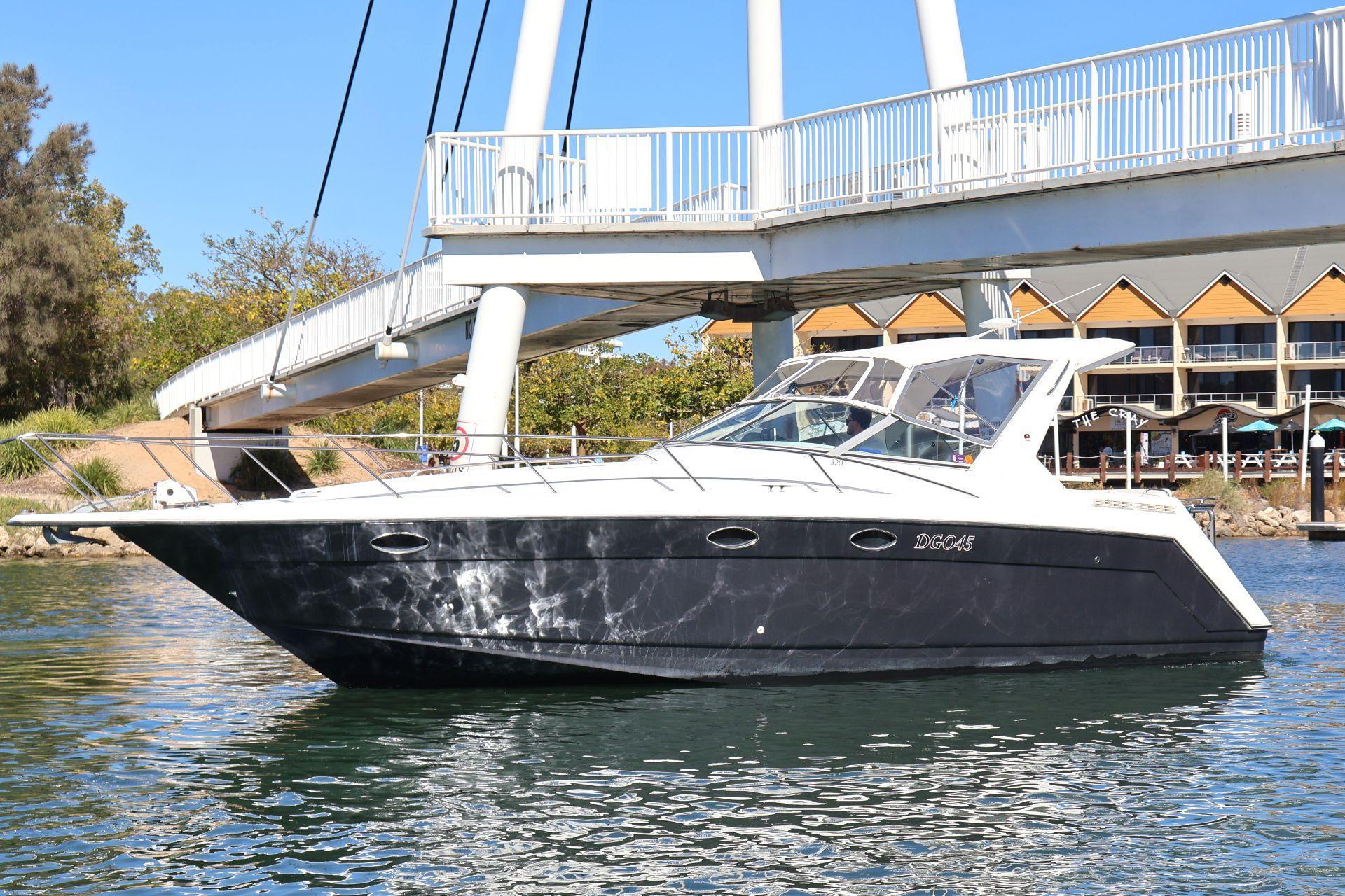 Regal 320 Commodore