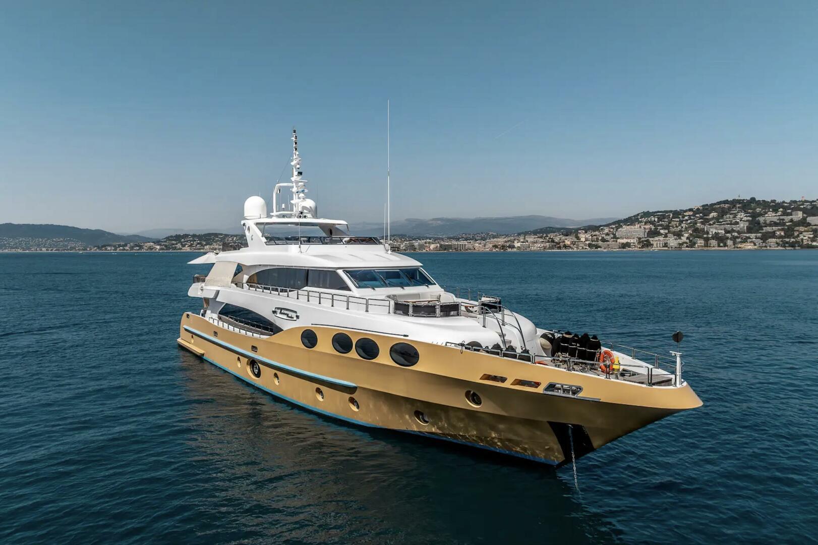 Gulf Craft Majesty 125 for sale