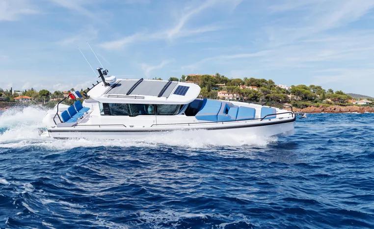 Axopar 37XC Cross Cabin