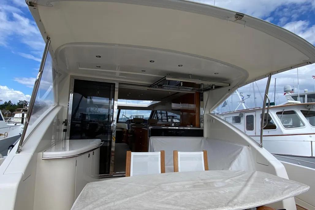 Riviera 5800 Sport Yacht