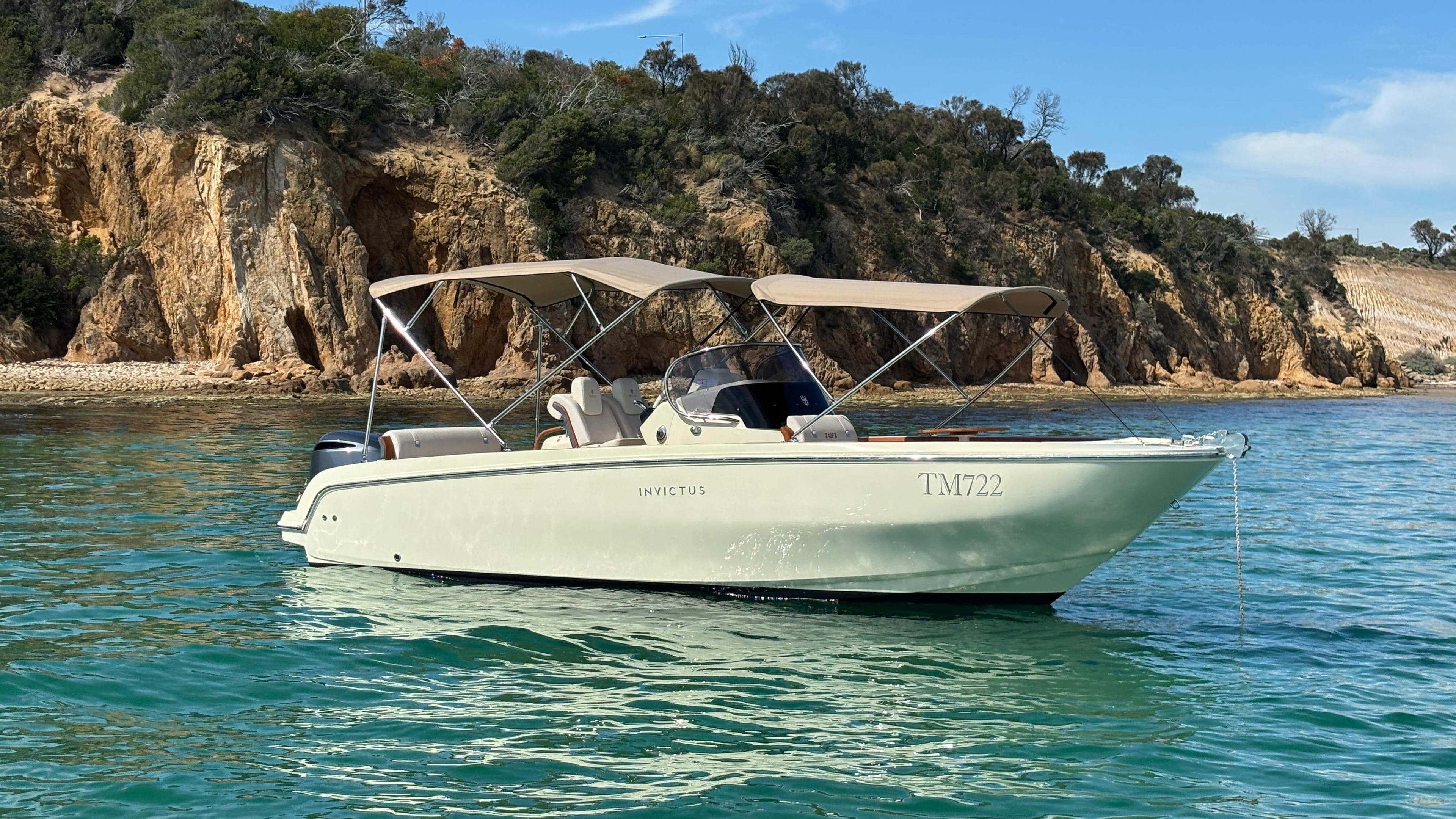 2017 Invictus 240 FX for sale in Martha Cove