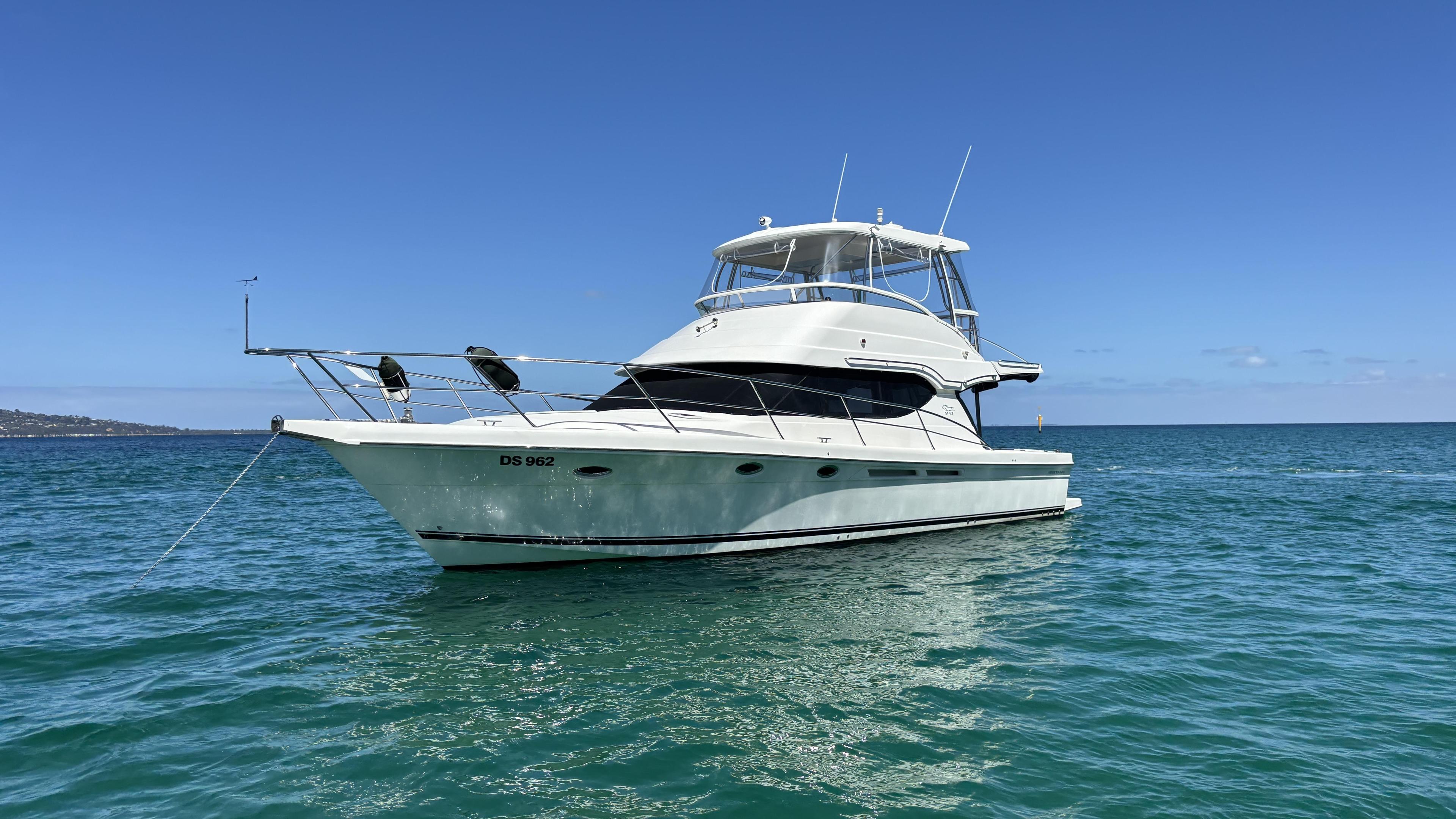 2009 Mustang M43 Sports Flybridge for sale in Martha Cove
