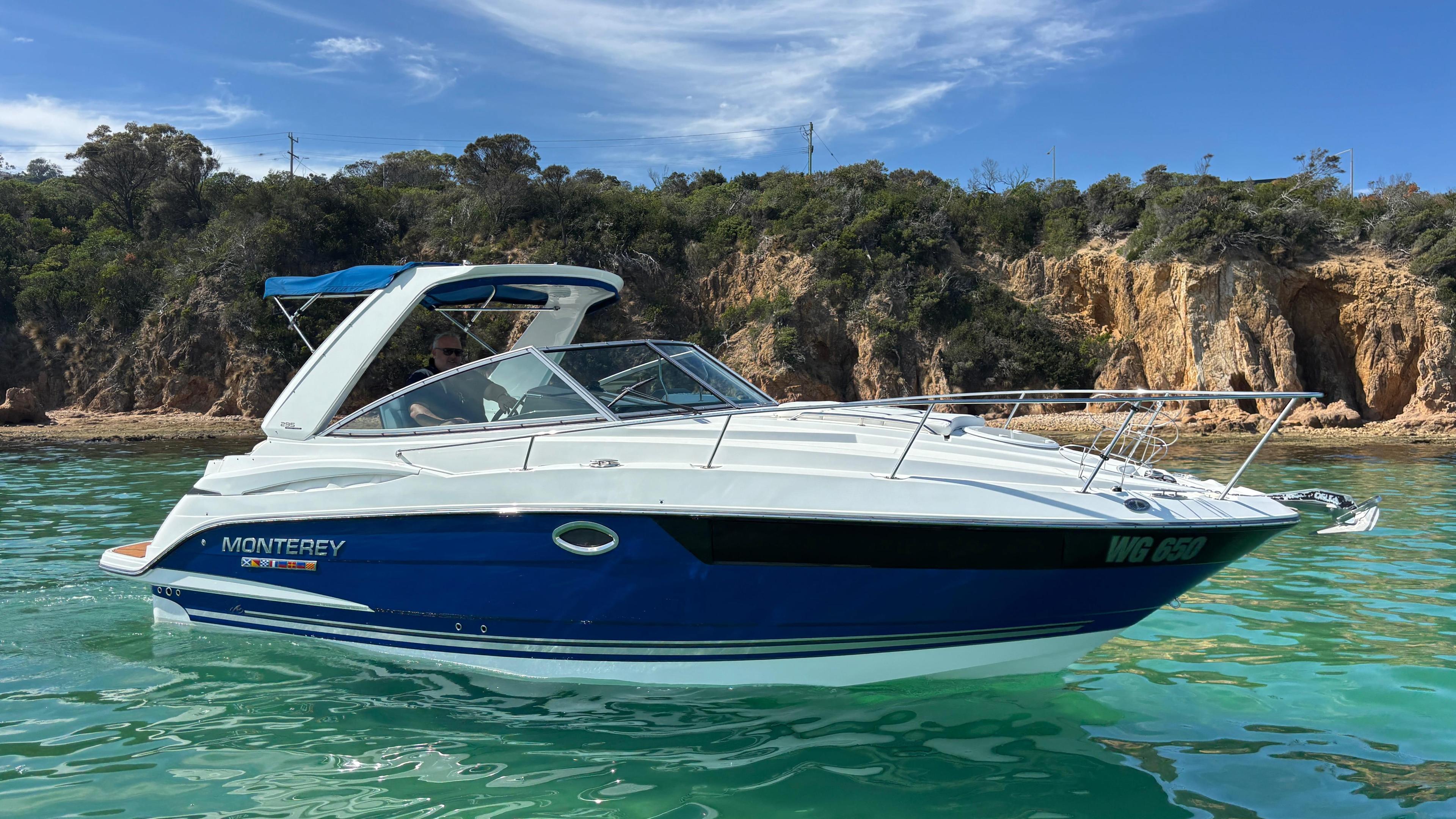 Monterey 295 Sport Yacht