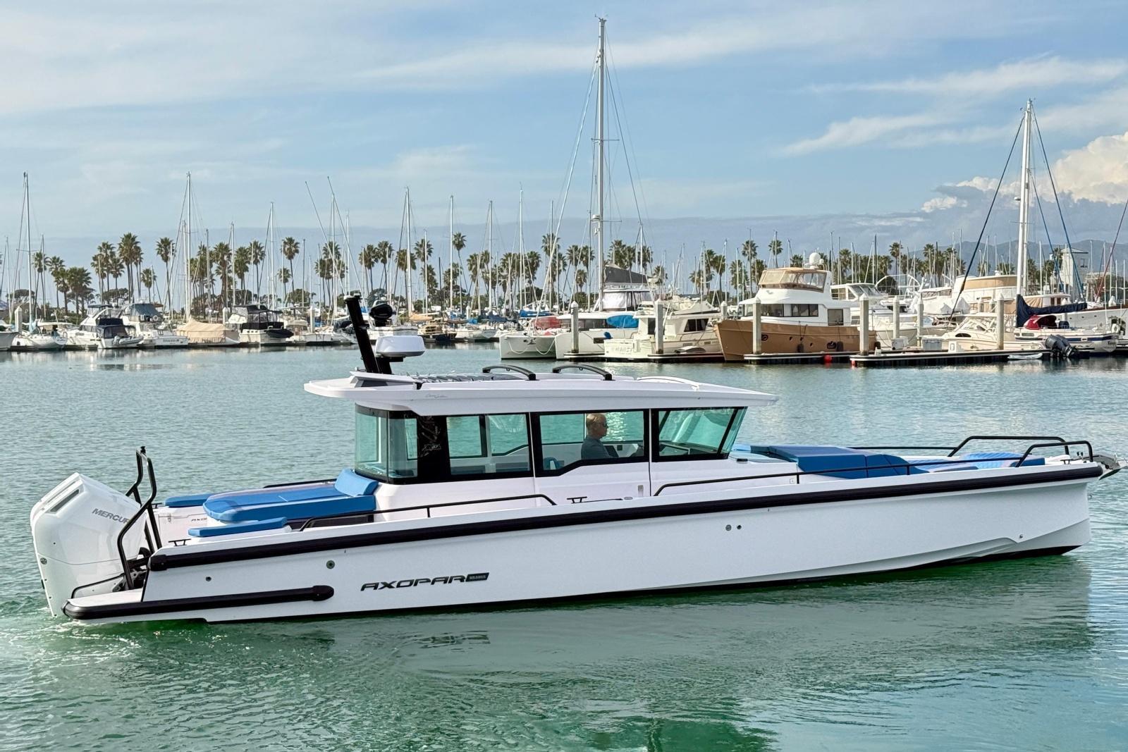 Axopar 37XC Cross Cabin