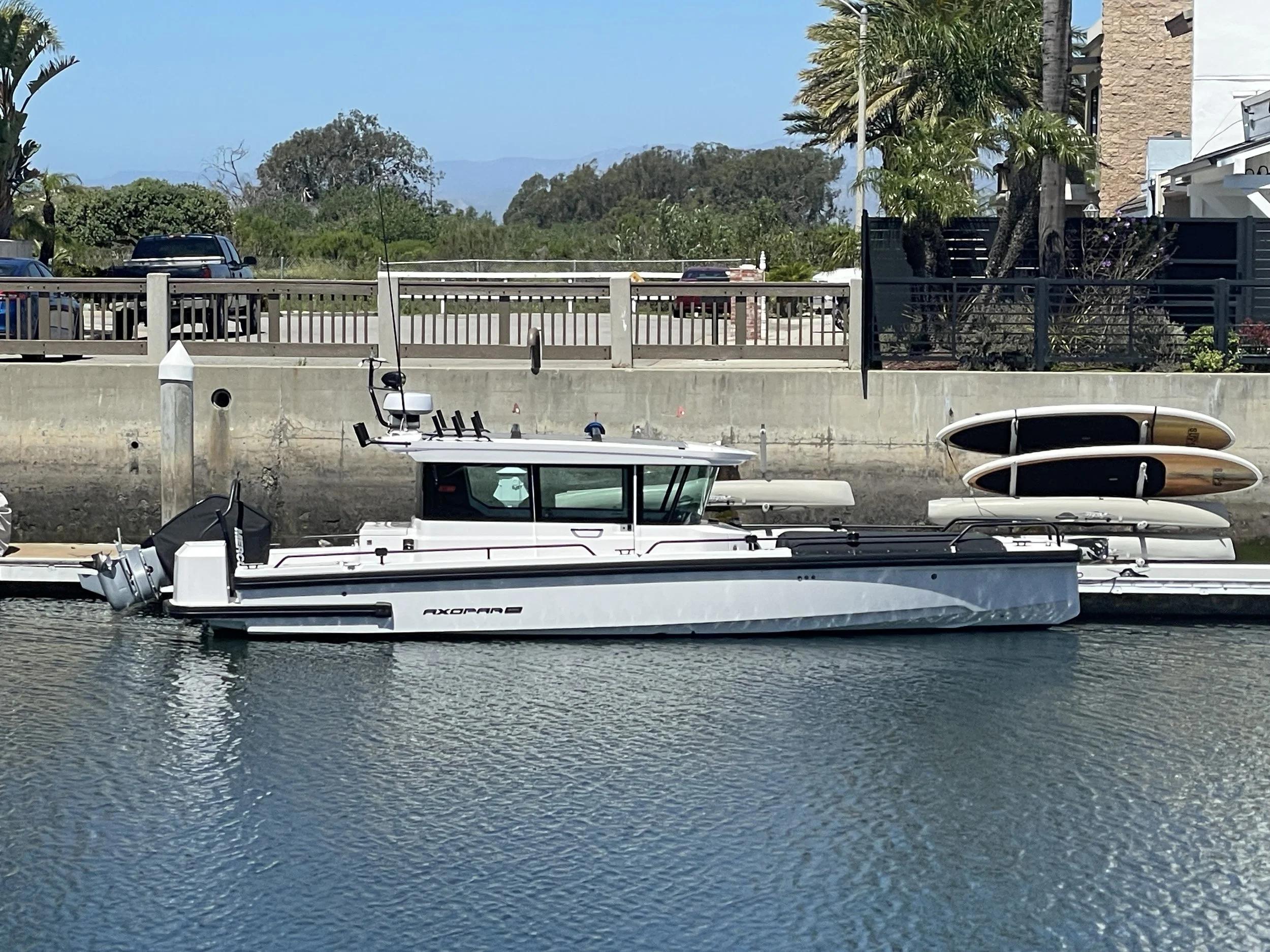 Axopar 28 Wet Bar