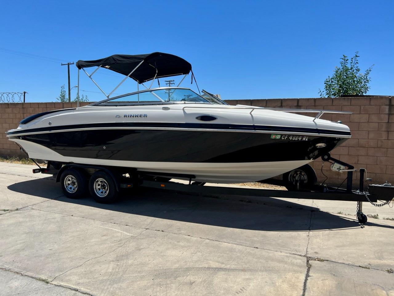 Rinker 246C Cuddy
