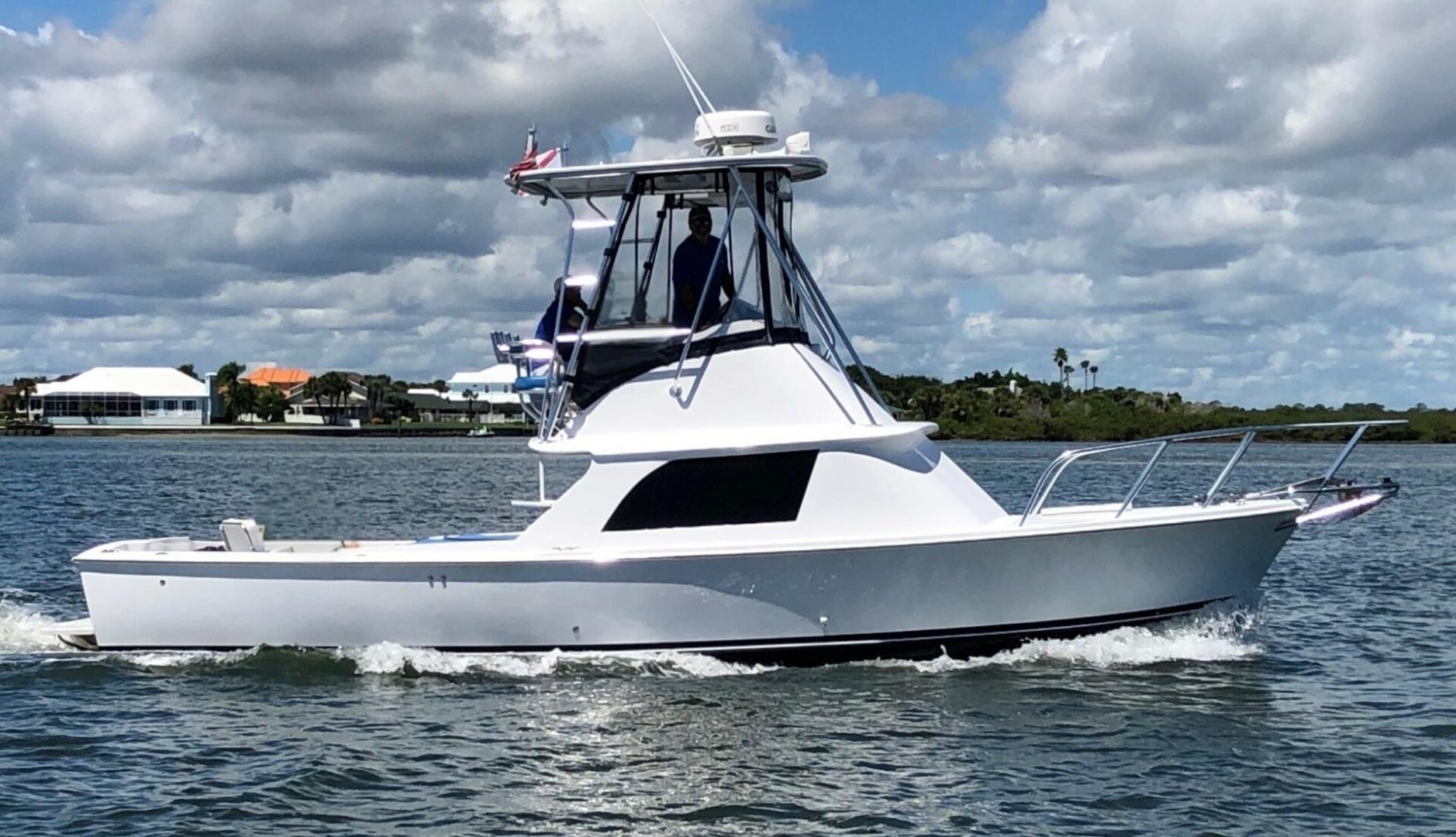 Flybridge Cruiser