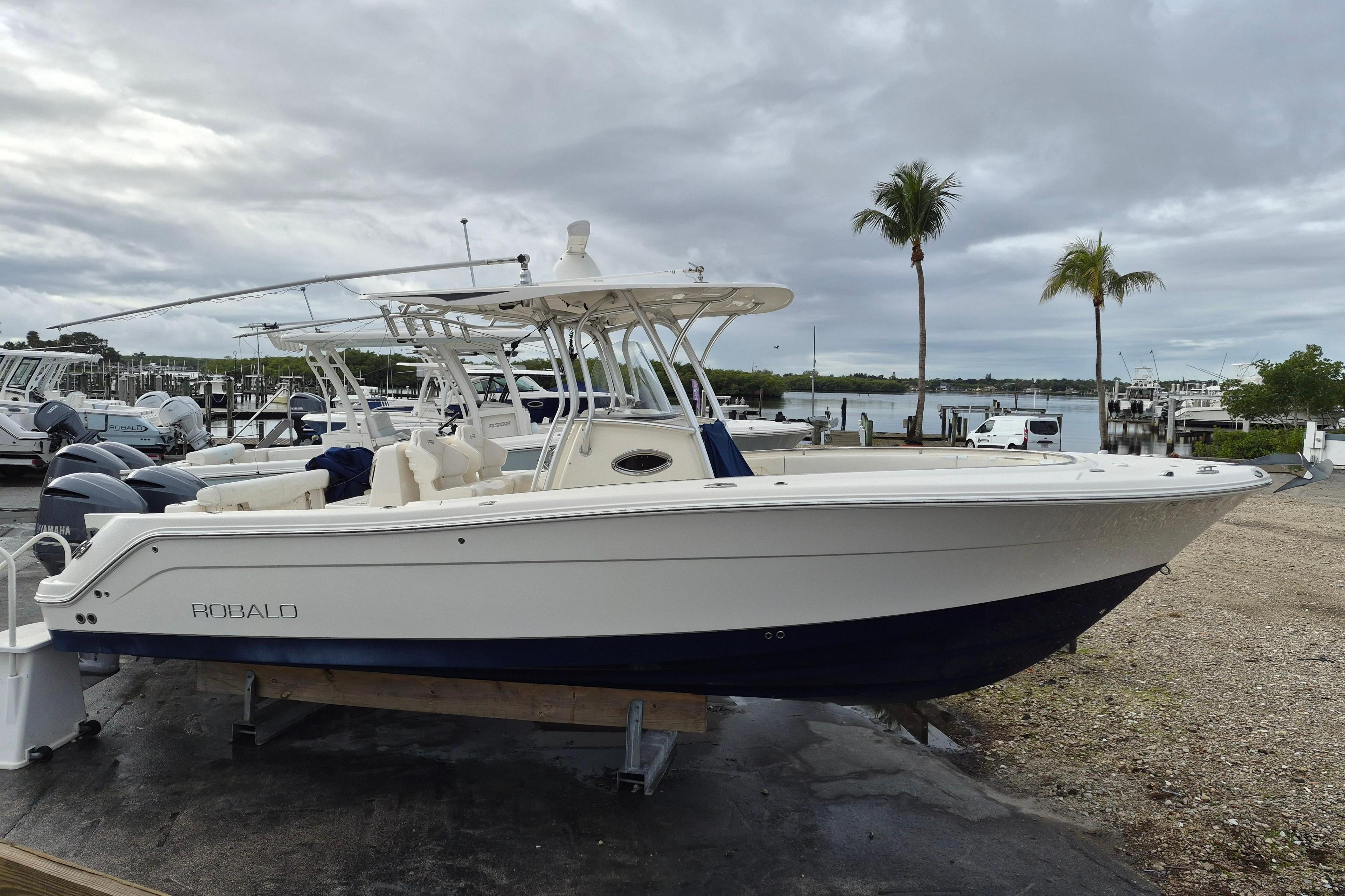 Robalo R300