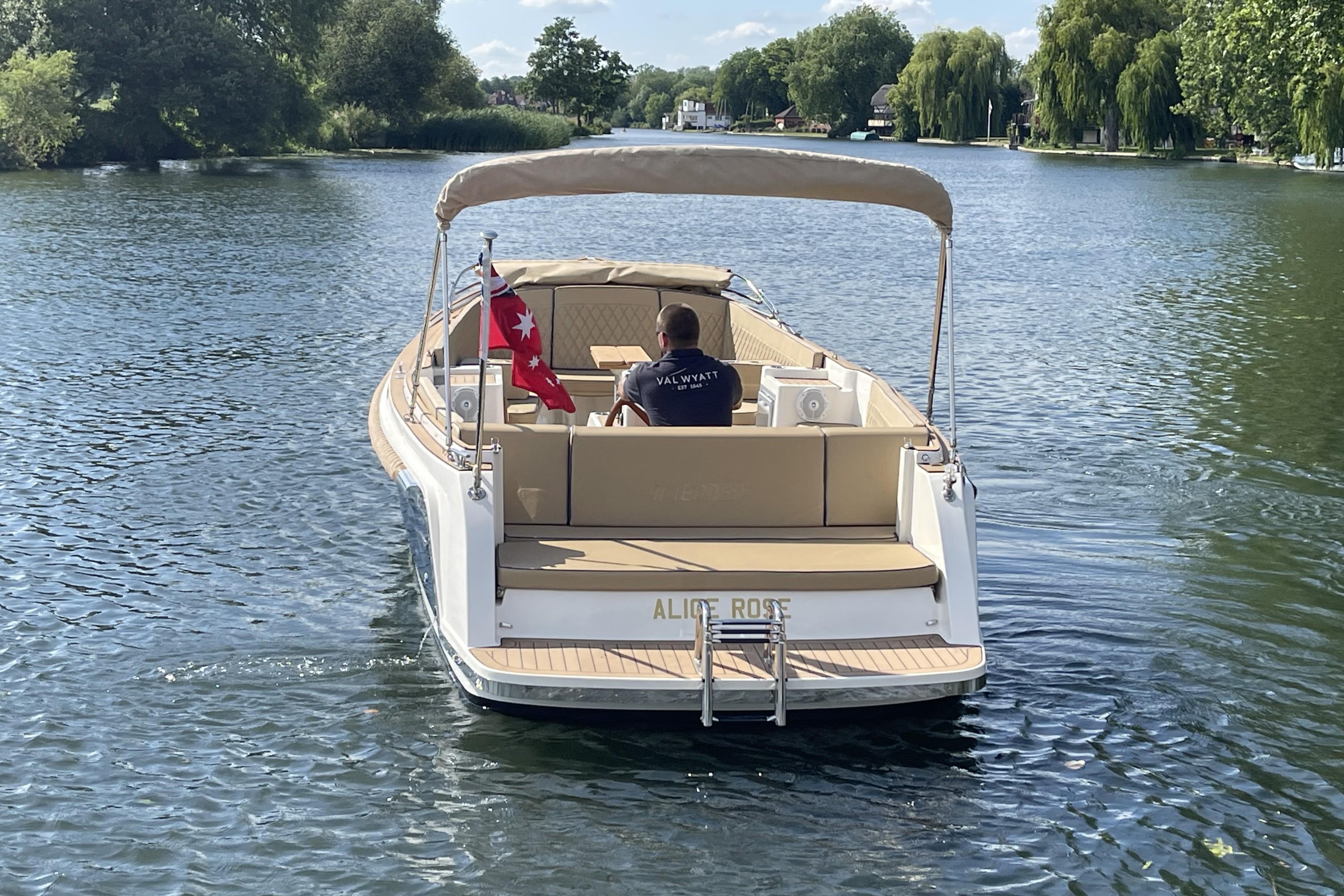 Interboat Intender 820