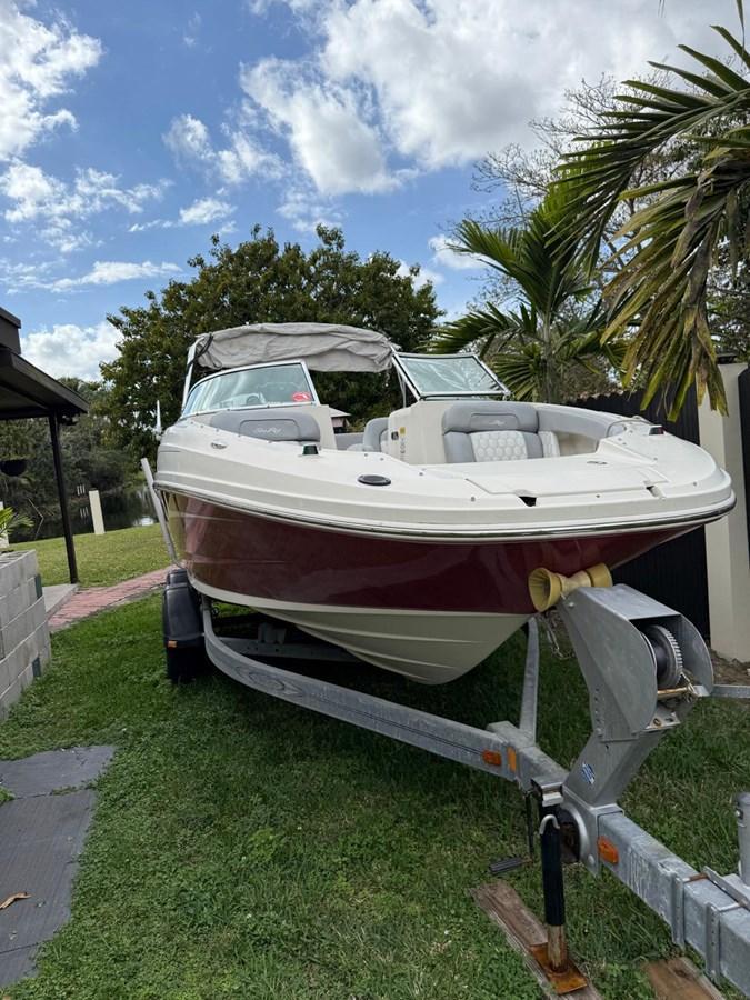 Sea Ray 220 Sundeck for sale