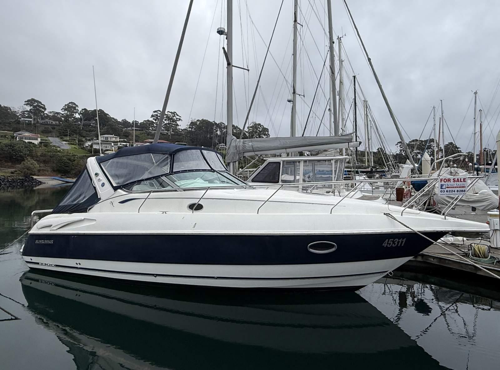 2005 Sunrunner 3300 Sports Cruiser for sale in Beauty Point Marina, north of Launceston TAS