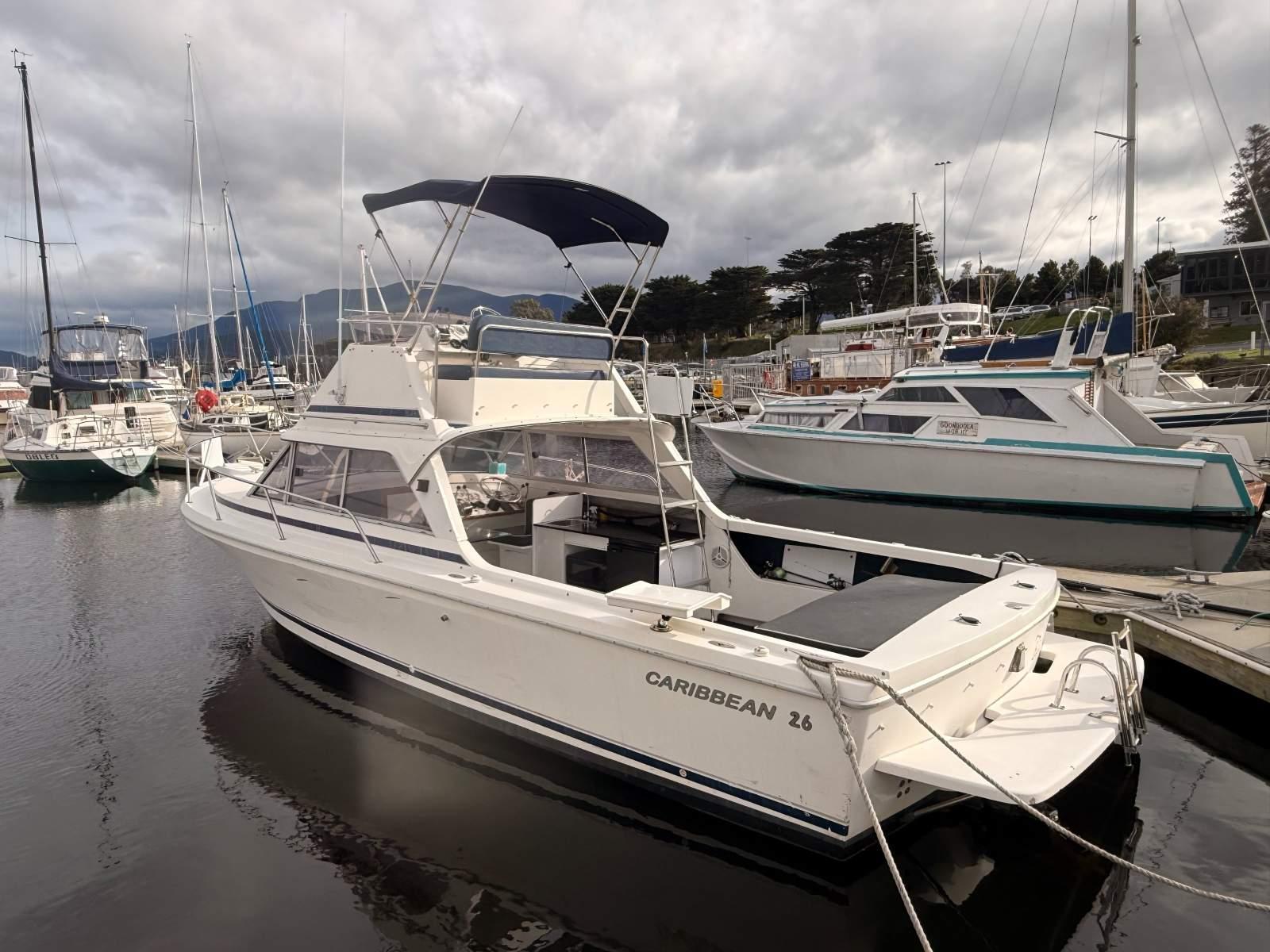 Caribbean 26 Flybridge Cruiser