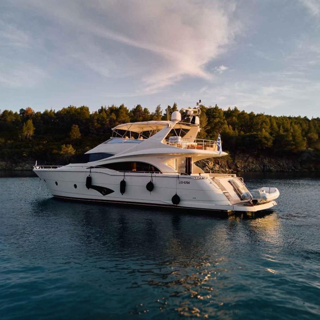 Marquis 720 Flybridge