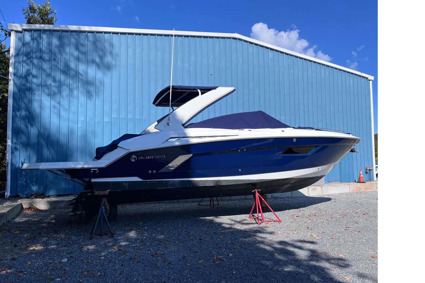 Cruisers Yachts 338 CX IO