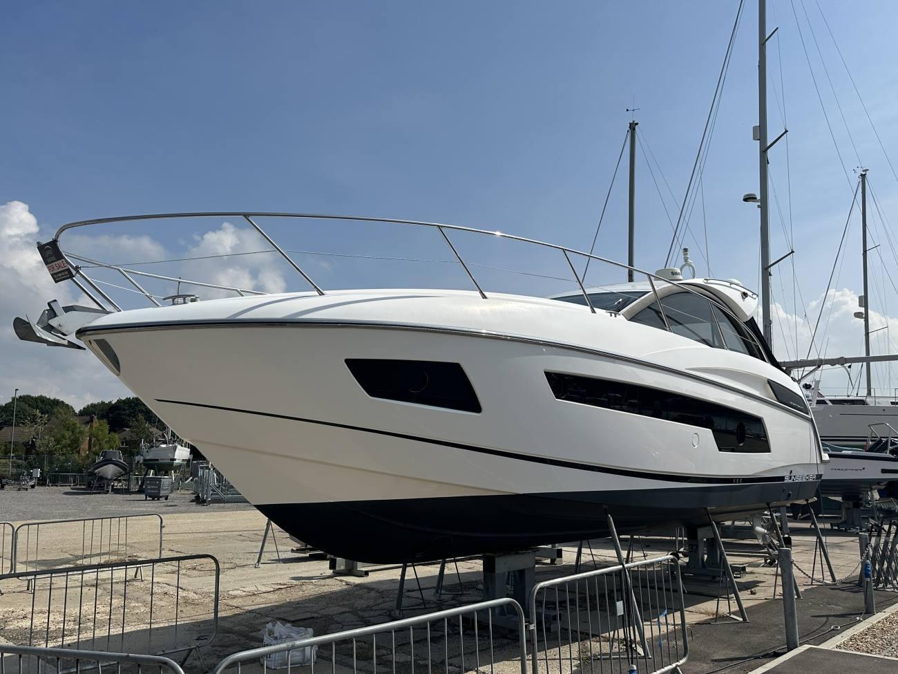 2013 Sunseeker Portofino 40 for sale in Southampton, Hampshire, United Kingdom