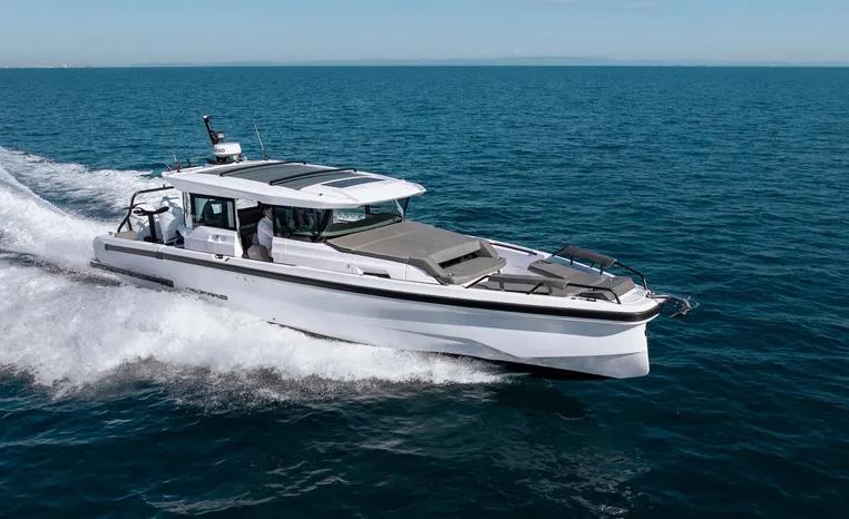 Axopar 38 Cross Cabin