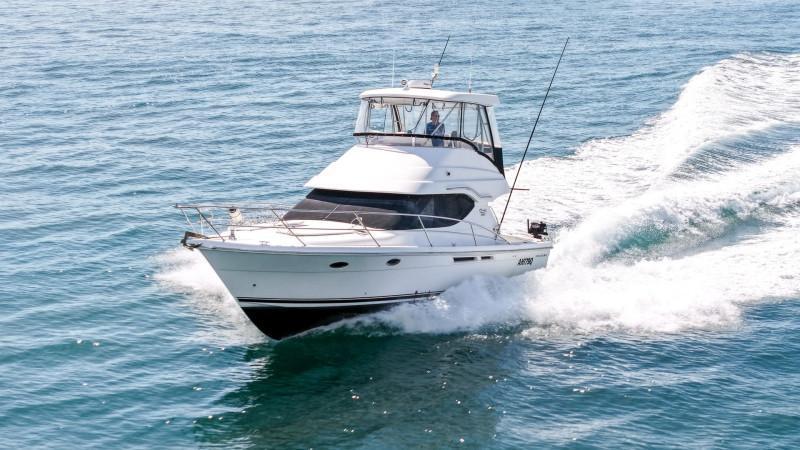 Mustang M37 SPORTS FLYBRIDGE